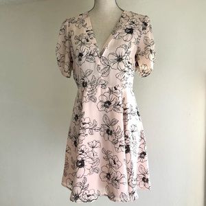 🟡3/$25. Forever 21 floral dress